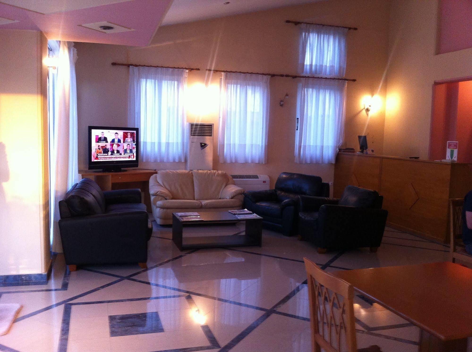 Cybele Guest Accommodation เอเธนส์ ภายนอก รูปภาพ