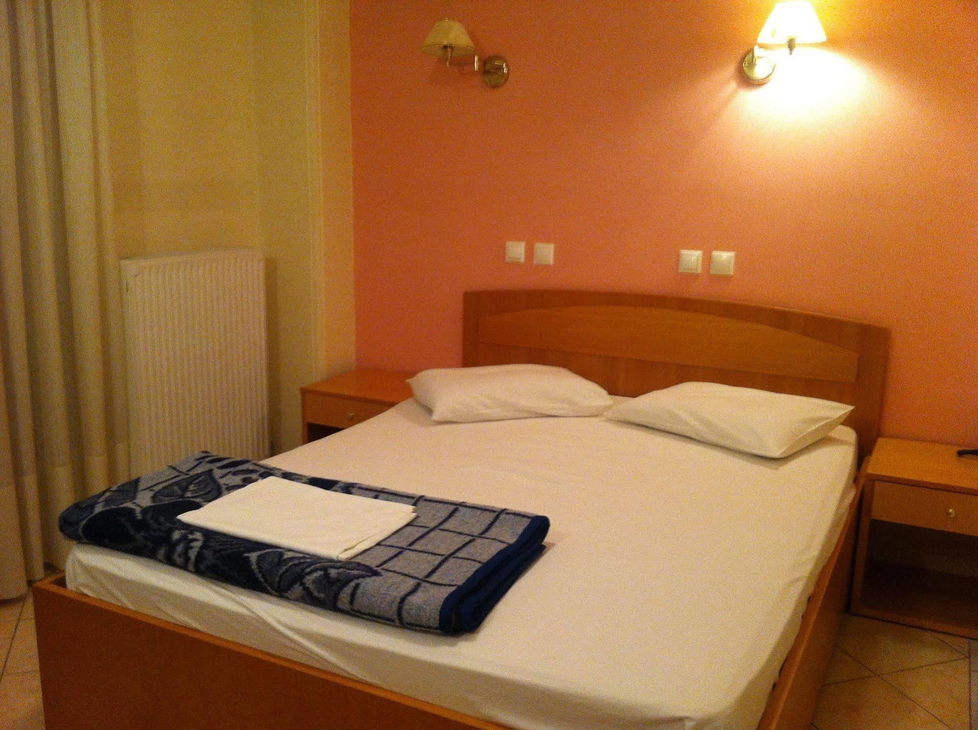 Cybele Guest Accommodation เอเธนส์ ภายนอก รูปภาพ